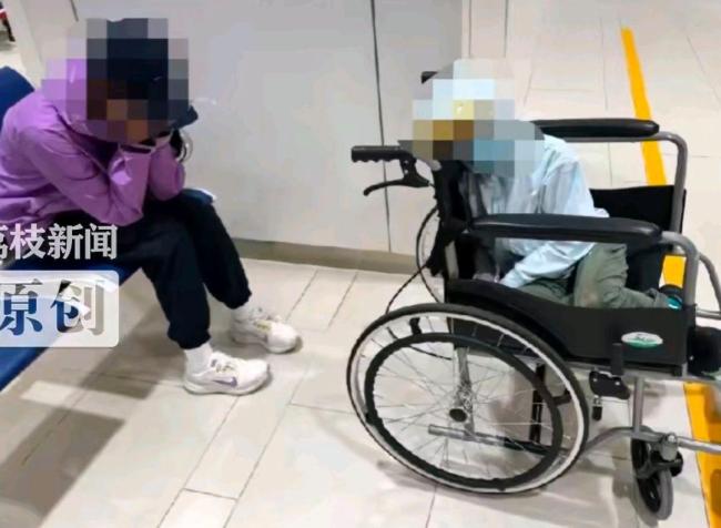 东航回应一家四口腹泻污染客舱物品 病毒携带者乘机引争议