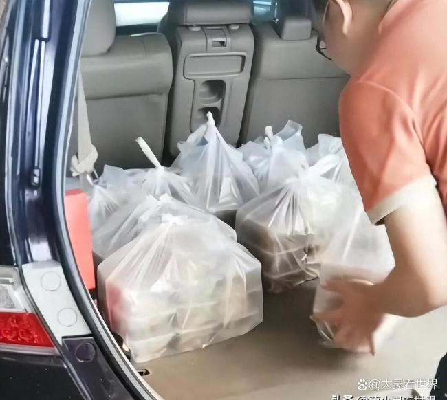 小酒楼自费4000元给救援志愿者做硬菜 谁在真正买单