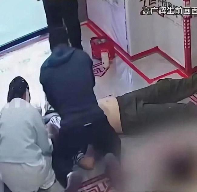 32岁程序员猝死 抢救时被拉入工作群 生命最后的加班
