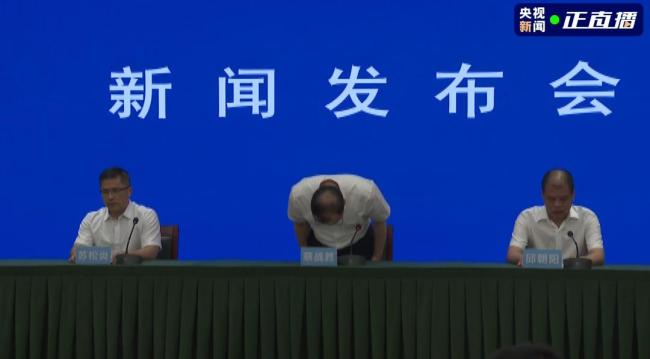 泉州市长鞠躬致歉