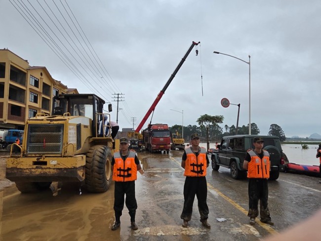 三一救援力量驰援广西抢险救灾 风雨同舟共渡难关