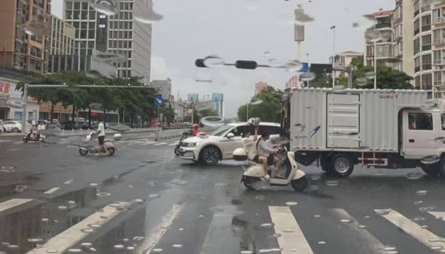 广州志愿者连夜购船驰援贵港