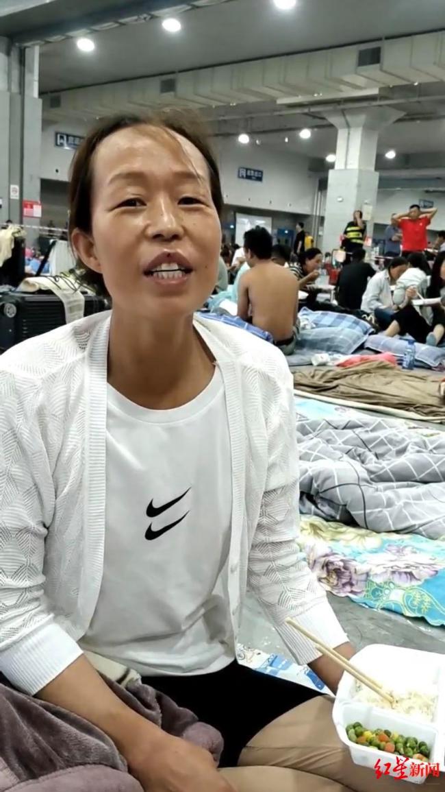 台风巴威来袭 温州街头用喇叭提醒 全市积极备战防汛防台