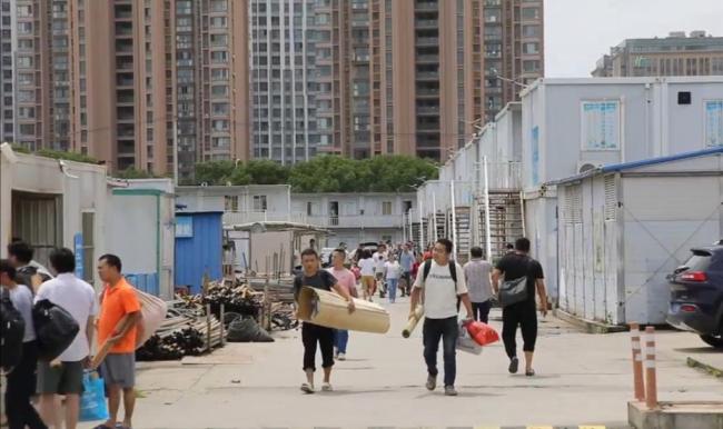 迎战台风巴威 上海各安置点陆续启动 数万人安全转移