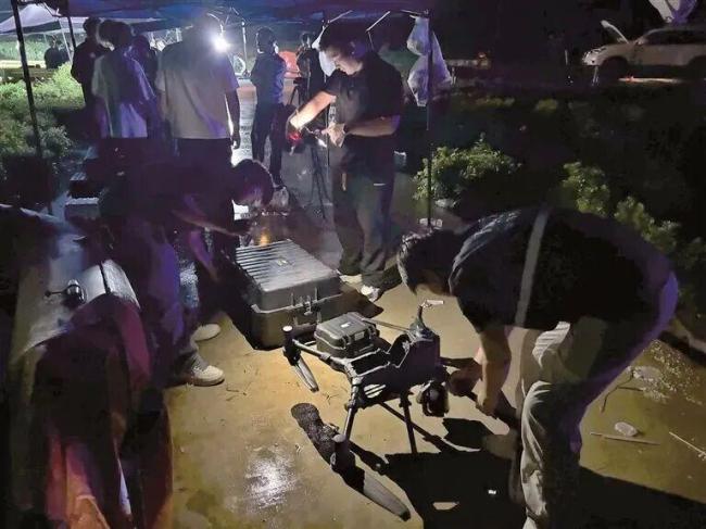 无人机飞手在广西救灾的60小时 空中救援生命线