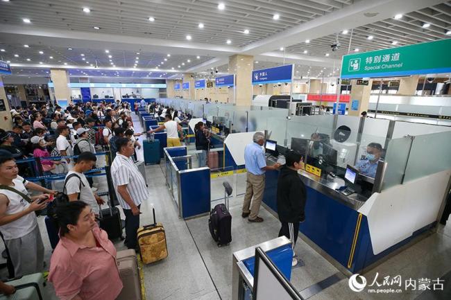 人享其行 货畅其流 北疆国门奔涌客货两旺新活力