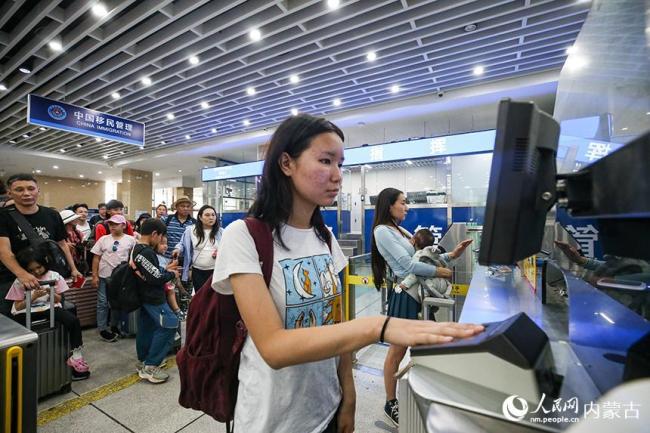 人享其行 货畅其流 北疆国门奔涌客货两旺新活力