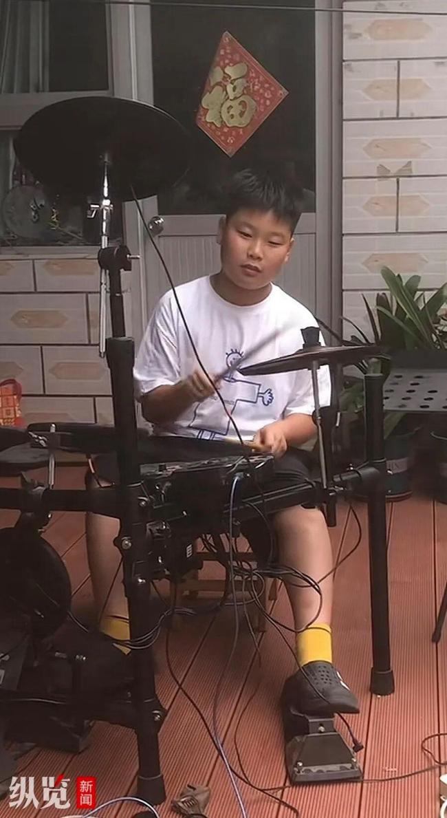 五年级小学生与奶奶救上4名落水者