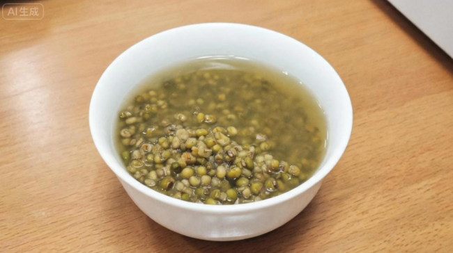 女子把绿豆汤当水喝致脑出血