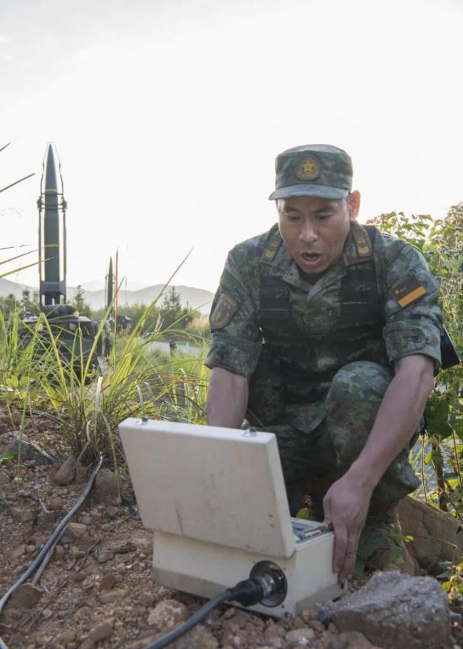 何贤达：此生许国 呼啸长空