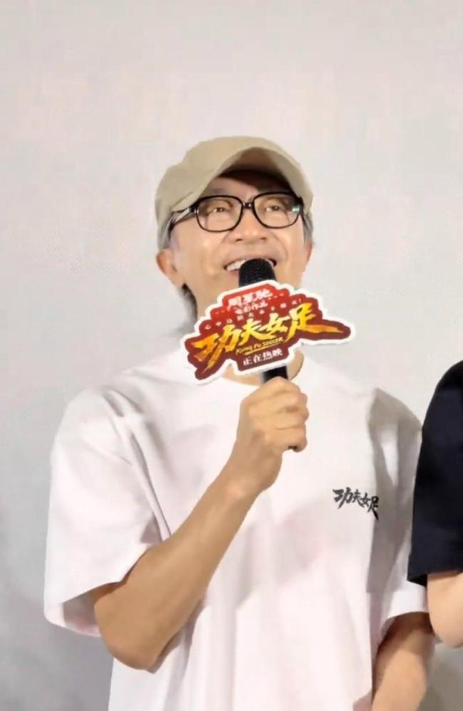“初代郭靖”白彪现身功夫女足路演 与周星驰惊喜同台