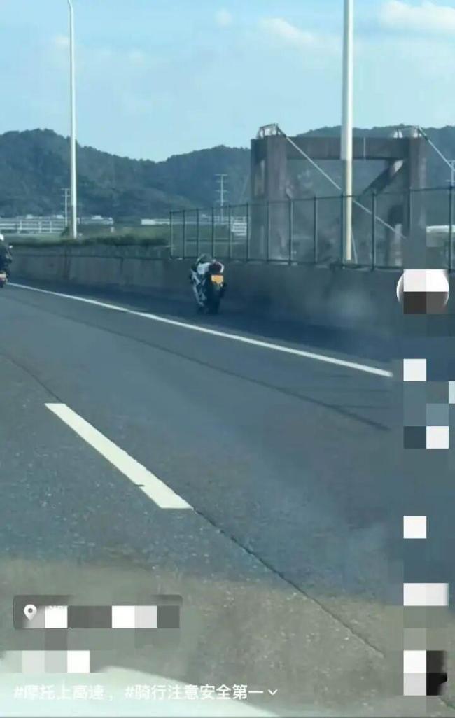 一高架现无人驾驶摩托车狂奔 惊险一幕引发热议