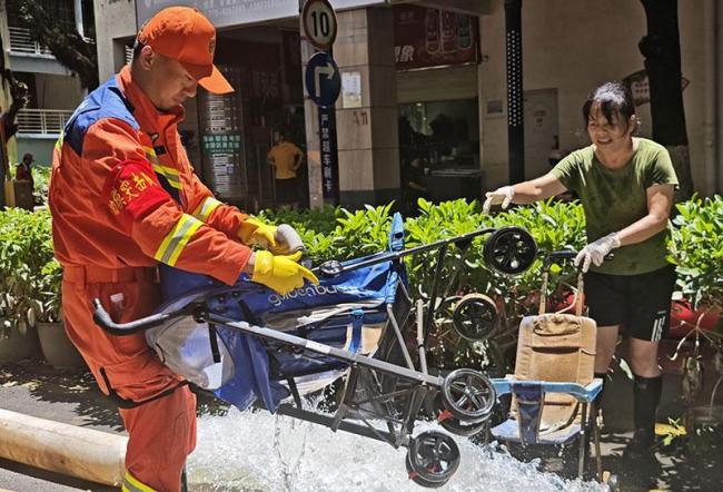 昆明消防驰援广西贵港抢险救援 完成17个点位排涝任务