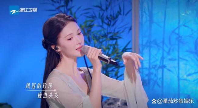 金晨上音综了 古风唱跳首秀激发关切