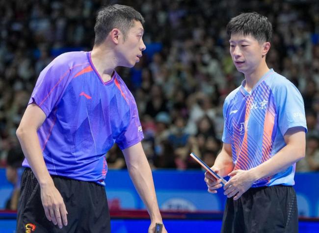 马龙许昕苦战五局晋级八强