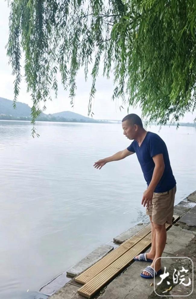 男子不到两分钟救了父子三人 淮河岸边的英雄
