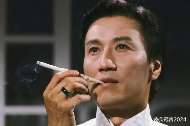 谢贤李小龙是同月同日离世 双星同日落
