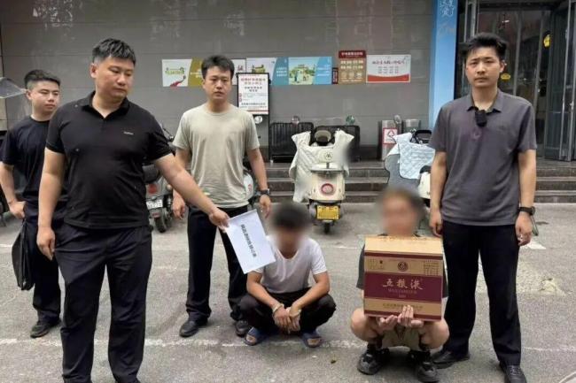 白酒店3天卖出1年量店员报警 揭露洗钱链条