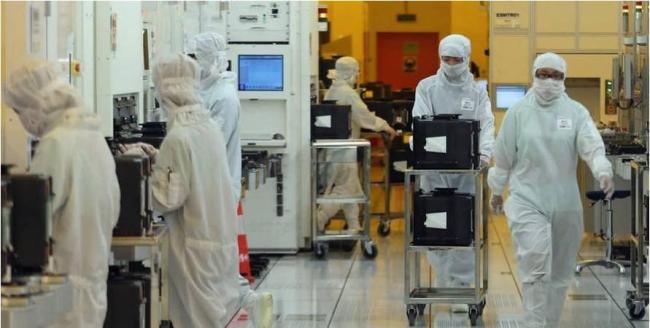 美国为何急着打压中国开源大模型 性能与成本双重挑战