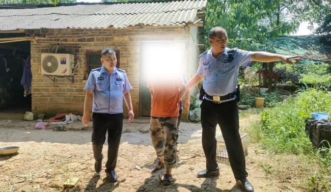 挪公款男子潜逃29年被抓后泣不成声 深耕行动显成效