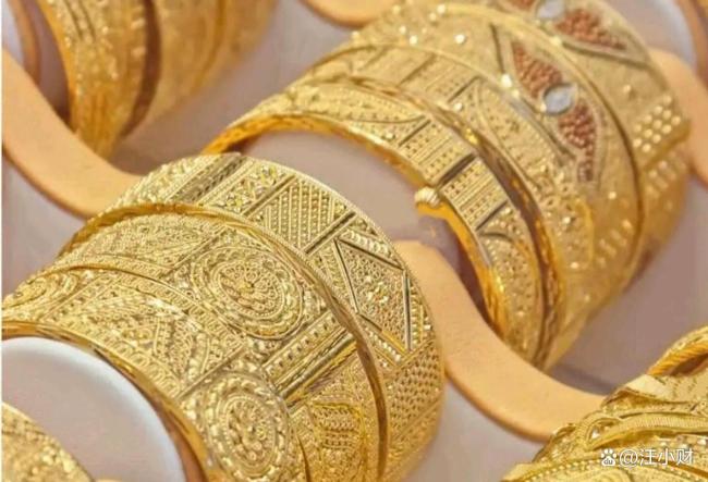 金价上涨，品牌店价差拉大 价差背后的原因解析