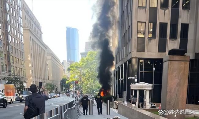 纽约发生恐怖袭击！现场传出爆炸声！联邦大楼被纵火焚烧