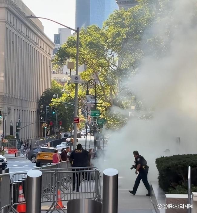 纽约发生恐怖袭击！现场传出爆炸声！联邦大楼被纵火焚烧