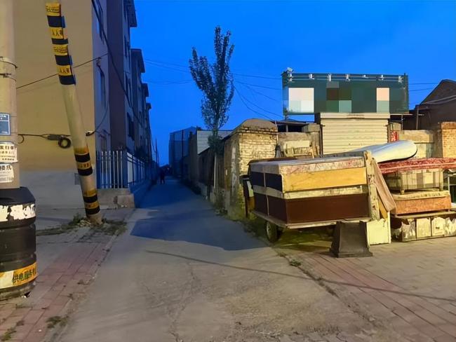 高中生踹门被刺身亡 事发地疑涉黄 深夜扰民引发悲剧