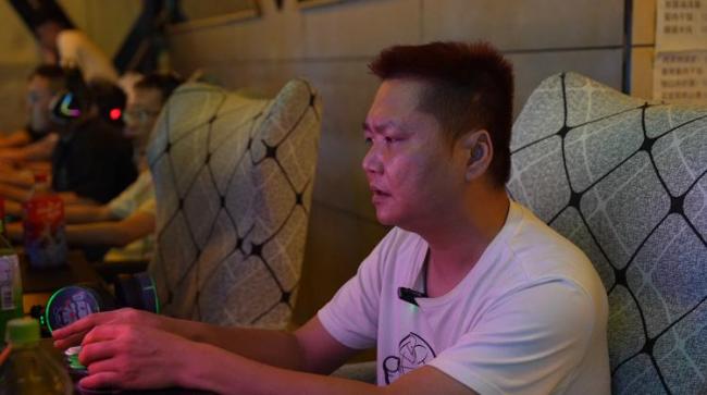 开业16年网吧设六毛一小时上网区