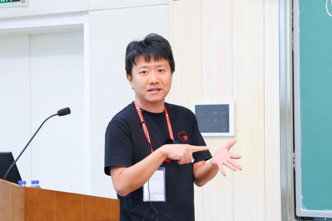 王虹邓煜是北大数院2007级同班同学 共获菲尔兹奖