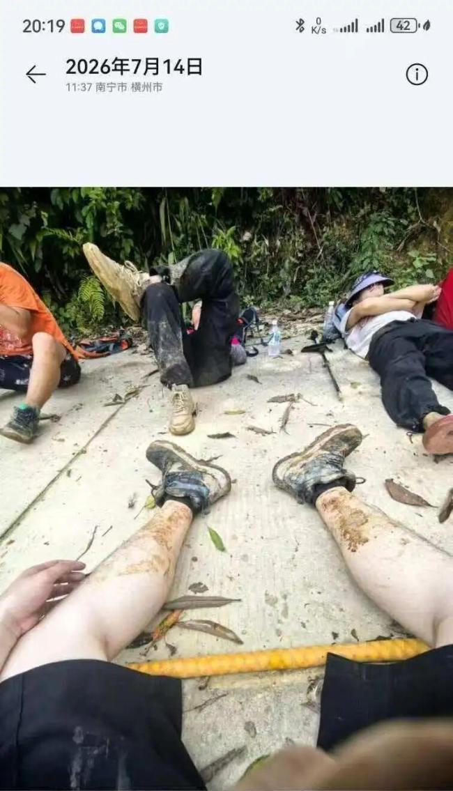 同事站台列队送别党鑫蕊 徒步救灾英雄陨落