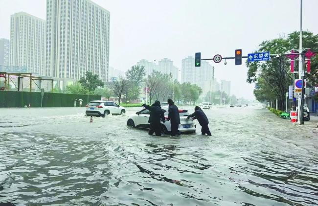 台风"红霞"或在广东到福建沿海登陆 新台风路径趋同引发关注