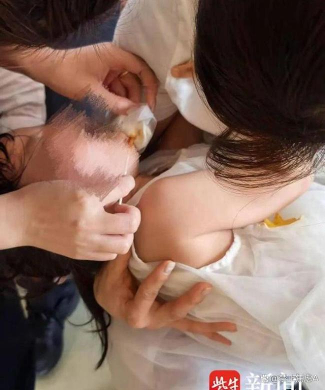 多方回应女童从机场摆渡车坠落