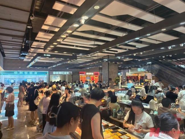 金价四连涨深圳水贝又挤爆了 购金热潮再现