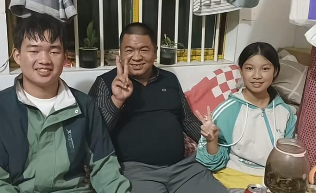 夫妻苦寻被拐儿子32年后终迎团聚 团圆梦圆中秋