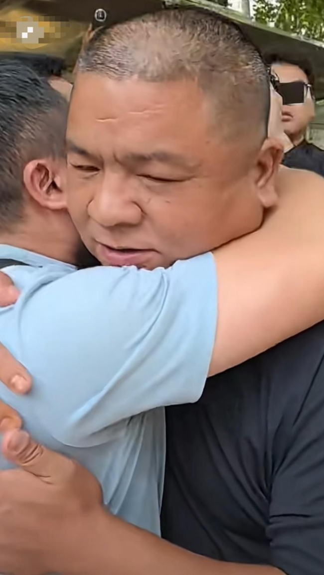 夫妻苦寻被拐儿子32年后终迎团聚 团圆梦圆中秋