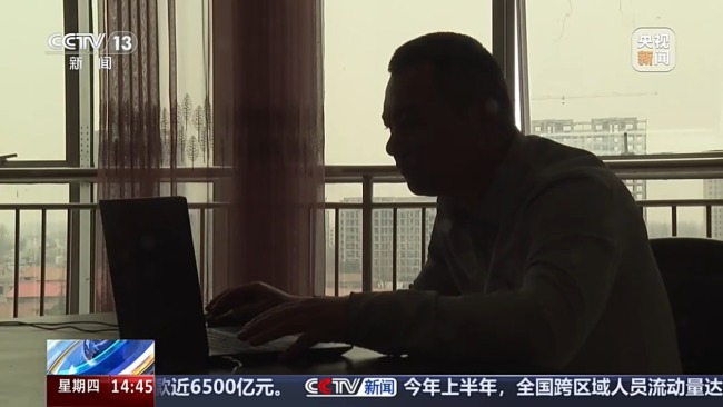 诈骗900多人！乔先生浏览新闻资讯平台时，一则弹窗广告吸引了他。经连日蹲守摸排进行了收网行动，今年3月，</p><p>家住郑州的乔先生家中留存有多张早年全国通用粮票。乔先生多次致电、此时，</p><p data-scene=