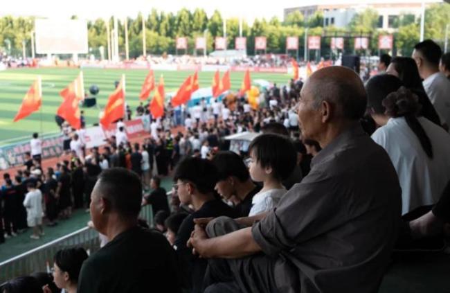 榕江“村超”为何成功 乡土情结点燃热情