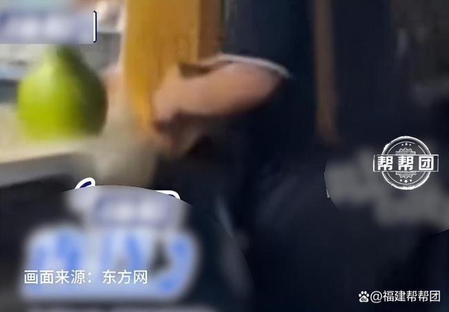 员工用切水果刀拆快递？超市致歉