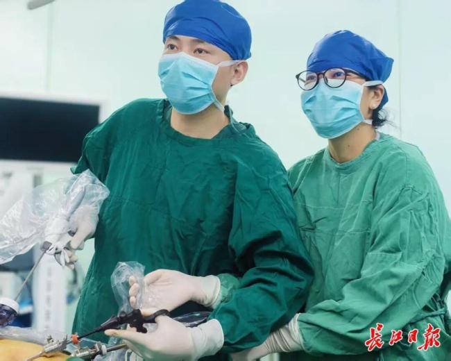 男子吃冰西瓜腹痛阑尾穿孔送医