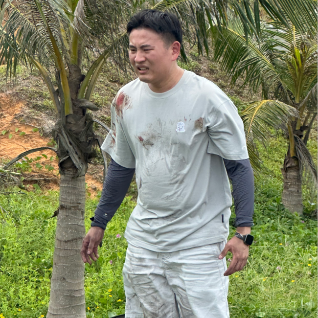 新婚夫妻蜜月中在悬崖边救了一车人 危难之时显身手