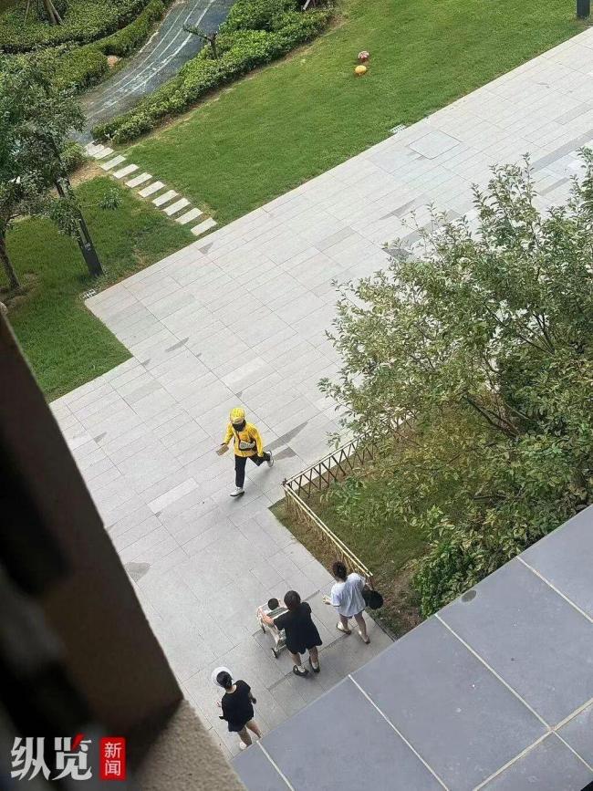 顾客打赏送药骑手50元被骂抠 善意不应被金钱标尺衡量