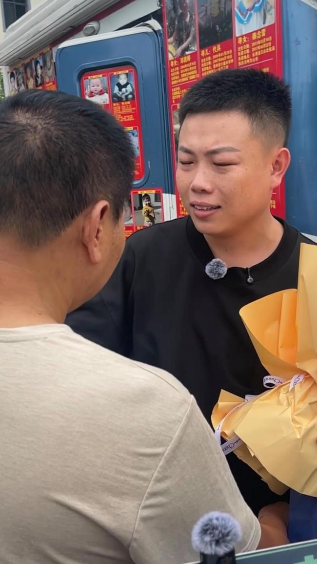 离散23年后音乐人李胜伟与生父团聚