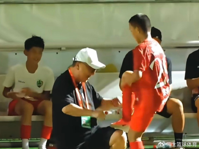 7-0,中国足球小将横扫“5-0干巴萨第一人” 董路握拳怒吼 红队强势晋级