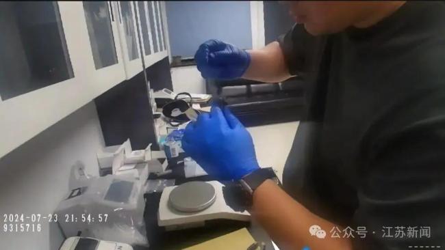 男子“无接触式贩毒”被判刑 高铁运毒藏花坛