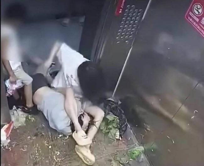 一句“帮我打她”成言传身教反面教材