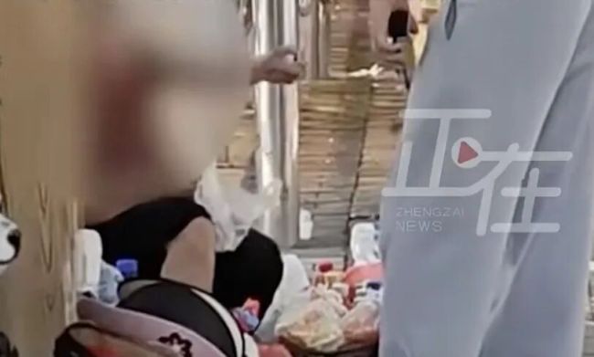 老人捡空瓶再灌水兜售“假矿泉水” 30年顽疾难解