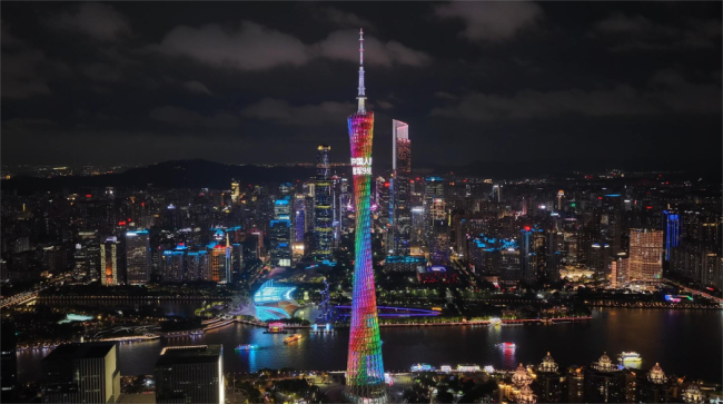 广州塔亮灯庆祝建军99周年 致敬人民子弟兵