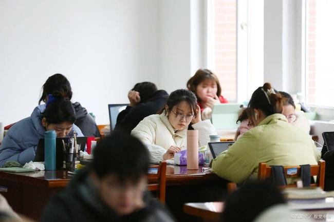 211大学生应聘暑假工变家教 精明老板的教育新思路