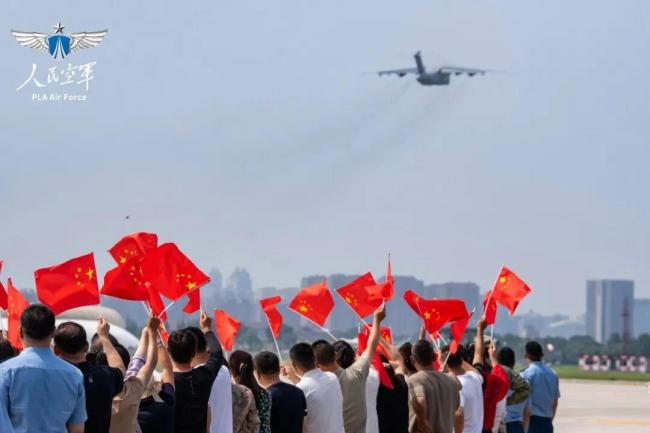 新录取飞行学员乘运-20逐梦空天 鲲鹏助力青春启航